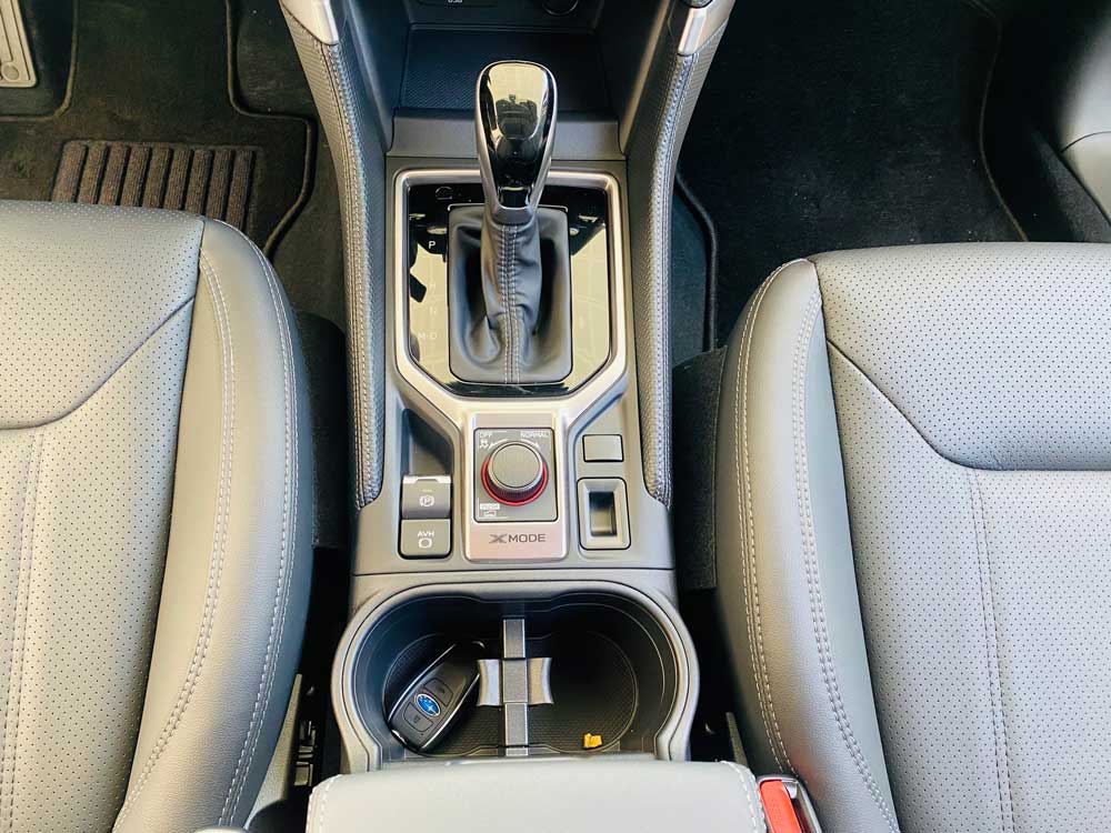 khu vuc dieu khien trung tam xe Subaru Forester 2.0i-L Eyesight