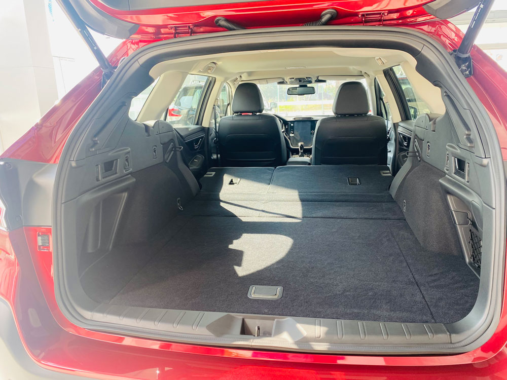 hang ghe sau gap phang xe Subaru Outback 2.5I-T EyeSight