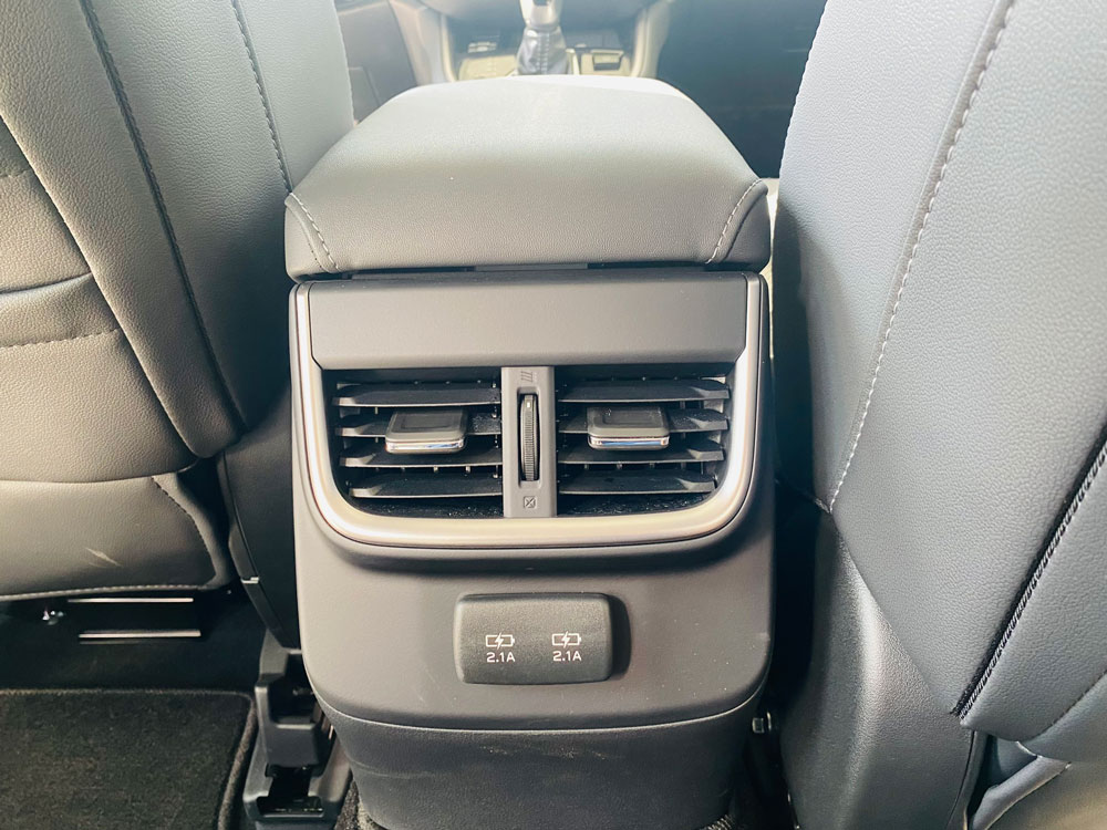 hoc gio lam mat hang ghe sau xe Subaru Outback 2.5I-T EyeSight