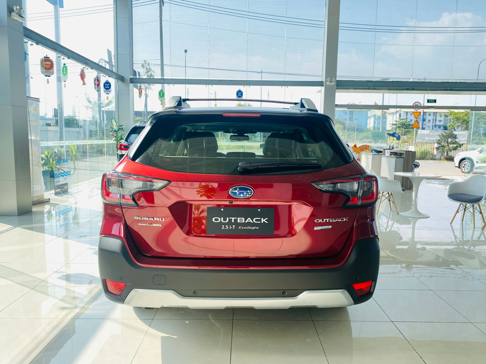 phan duoi vuong vuc xe Subaru Outback 2.5I-T EyeSight