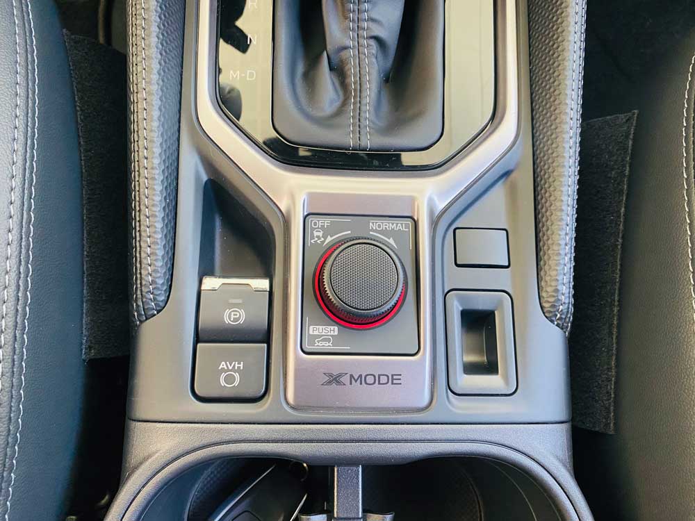 cac nut ho tro tinh nang khac o khu vuc dieu khien trung tam xe Subaru Forester 2.0i-L Eyesight