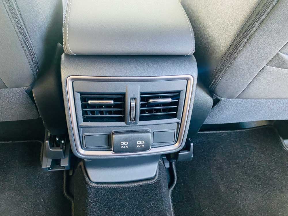 hoc gio lam mat cho hang ghe sau xe Subaru Forester 2.0i-L Eyesight