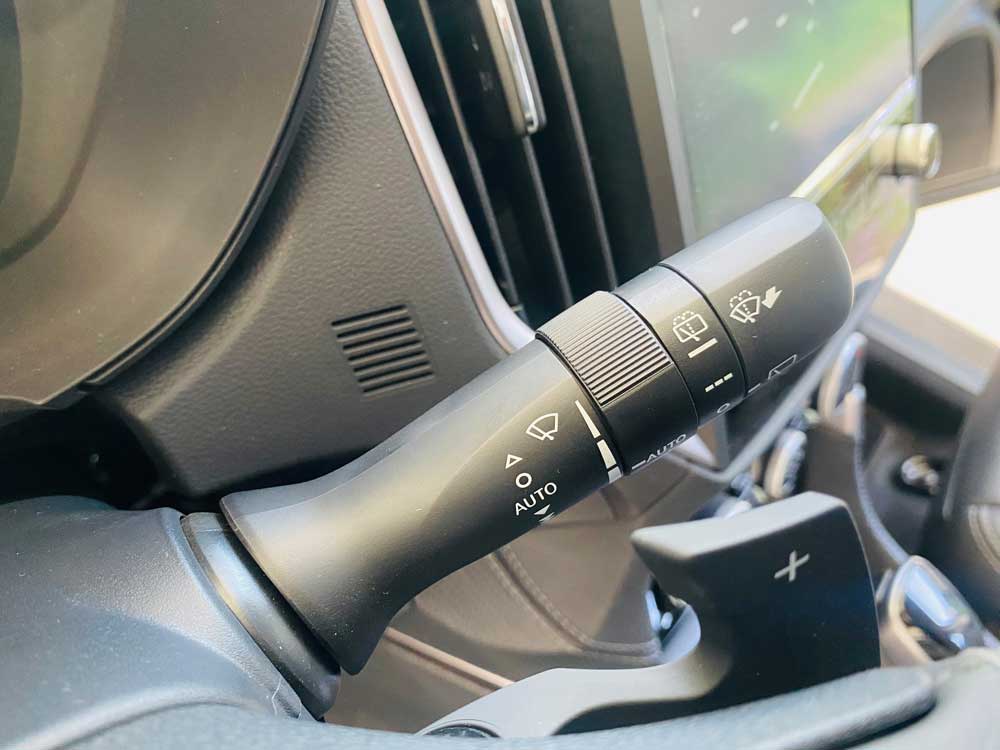 can dieu khien gat mua phia sau vo lang xe Subaru Forester 2.0i-L Eyesight