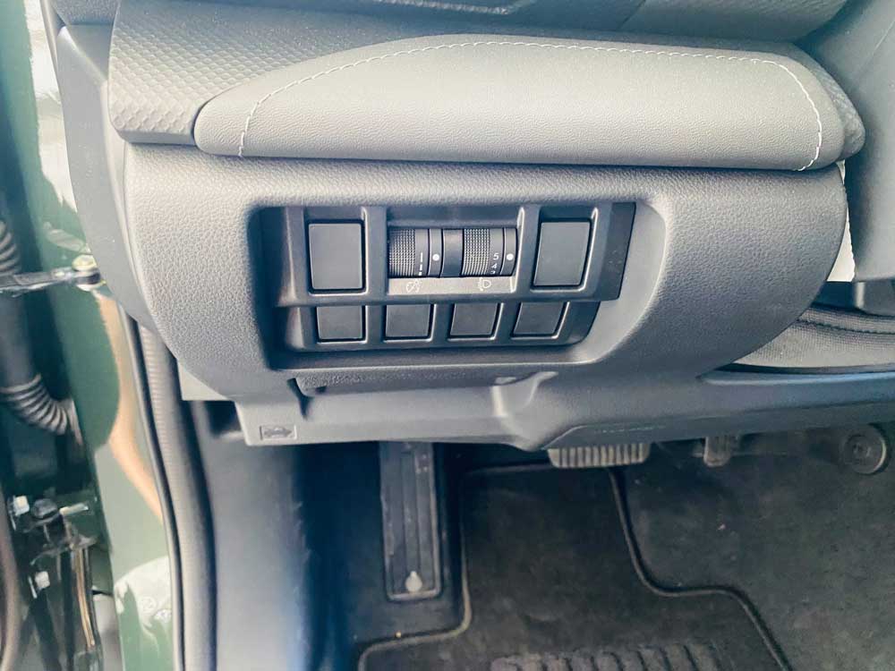 cac nut bam ho tro bi thieu tren phien ban Subaru Forester 2.0i-L Eyesight